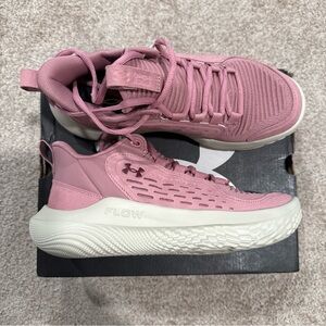 Women’s Size 8 Under Armor Flow Breakthu 5 LUX Shoe Pink 3028342-600